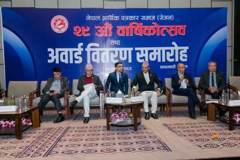 लगानी वातावरण बिग्रिएकोमा निजी क्षेत्र चिन्तित, अर्थमन्त्री र गभर्नरको आश्वासन