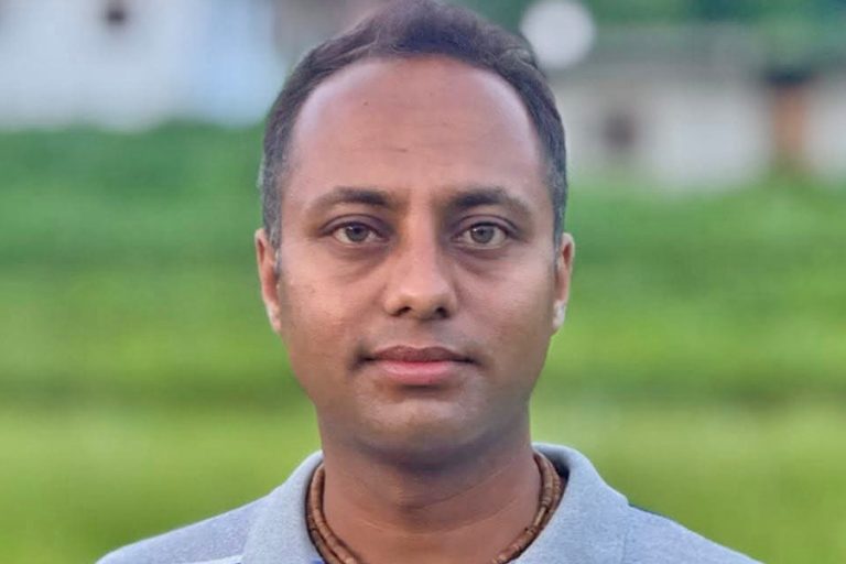 कविता : दूरी