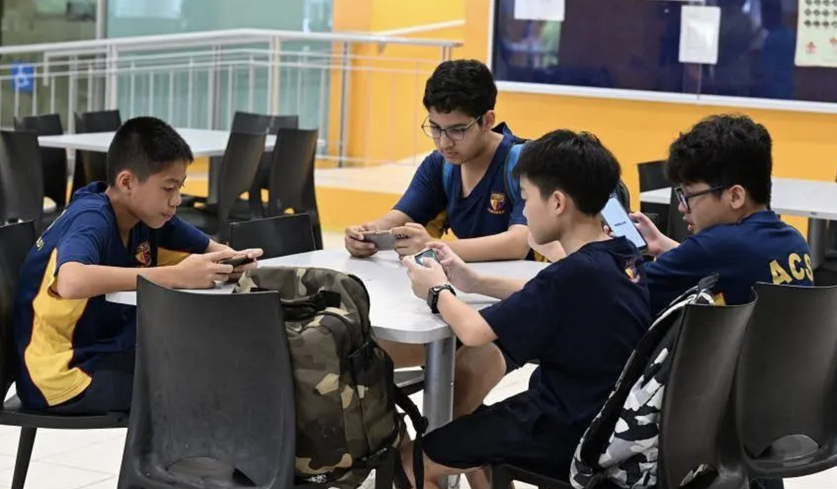 सिंगापुरमा विद्यार्थीले स्कुल समयमा स्मार्टफोन र स्मार्टवाच प्रयोग गर्न नपाउने