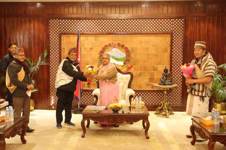 प्रधानमन्त्री कार्कीको प्रस्ताव- सरकारी कर्मचारीले हप्तामा एक दिन परम्परागत पोशाक लगाउने कि ?