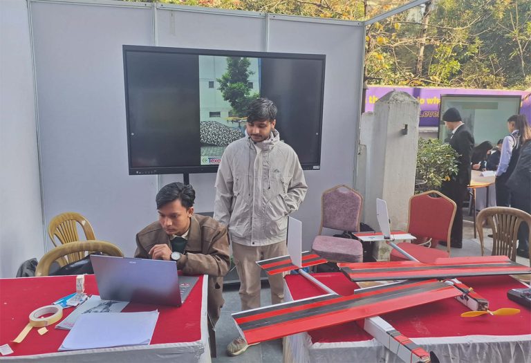 टेक्सस कलेजमा विज्ञान प्रविधि मेला (तस्वीरहरू)