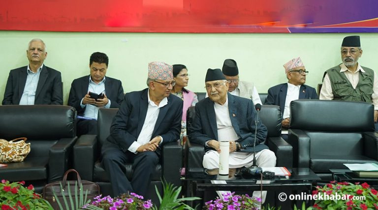 एमालेमा विधान महाधिवेशनको निर्णय उल्ट्याउने तयारी, रोक्ने पक्षमा इतर समूह