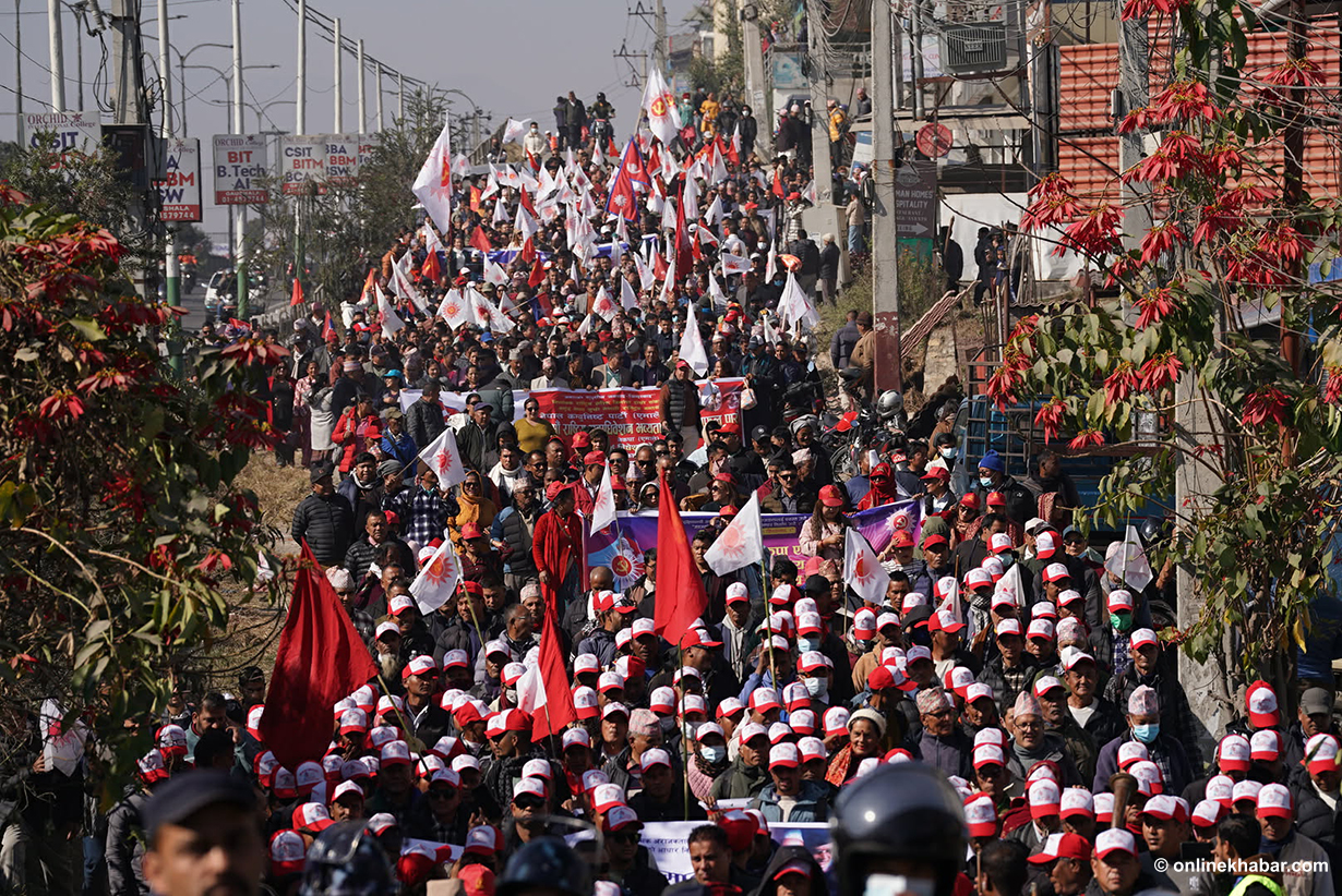 र्‍यालीसहित महाधिवेशनस्थल पुग्दैछन् एमाले प्रतिनिधि (तस्वीरहरू)