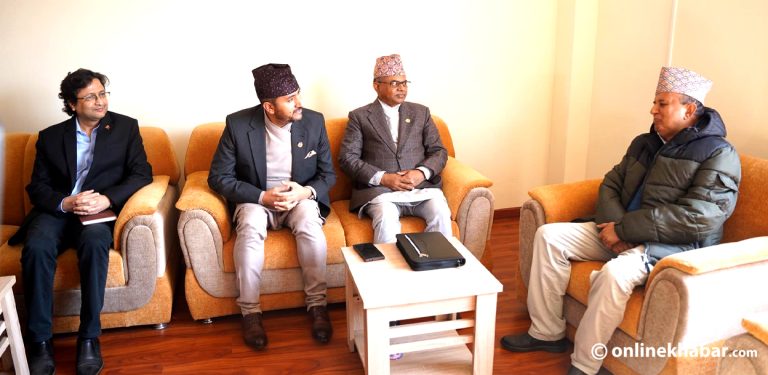 सरकारीले टोलीले गर्‍यो एमाले पार्टी कार्यालय अनुगमन