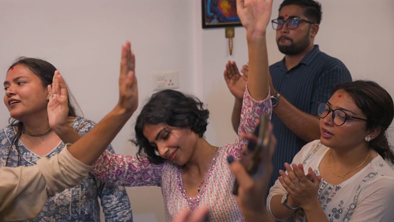 ‘भजन क्लबिङ’मा झुम्दै युवा