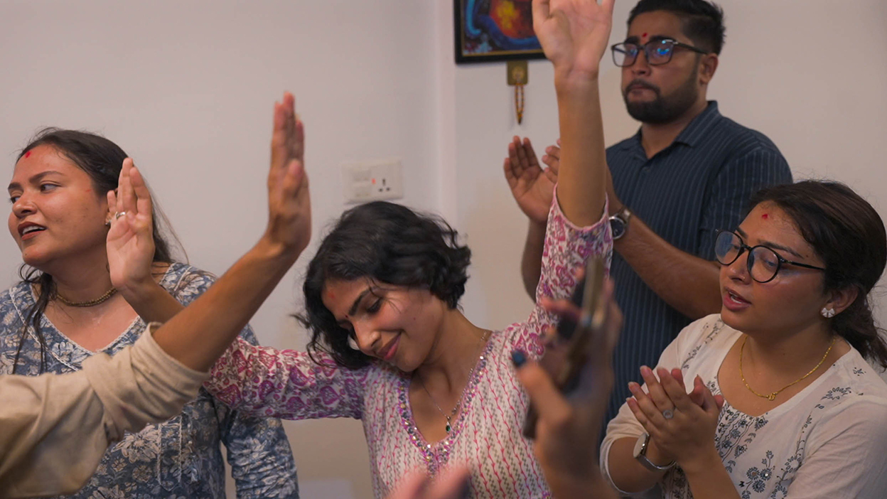 ‘भजन क्लबिङ’मा झुम्दै युवा