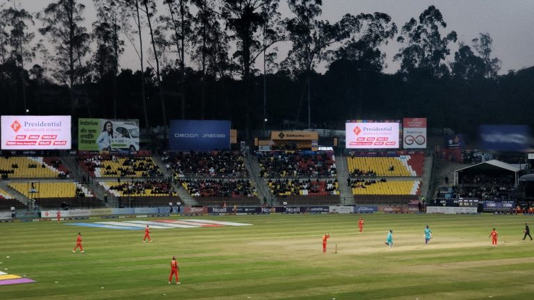 एनपीएलका कूल बाउन्ड्री बराबर प्रेसिडेन्सियल कलेजले कफीका विरुवा रोप्ने