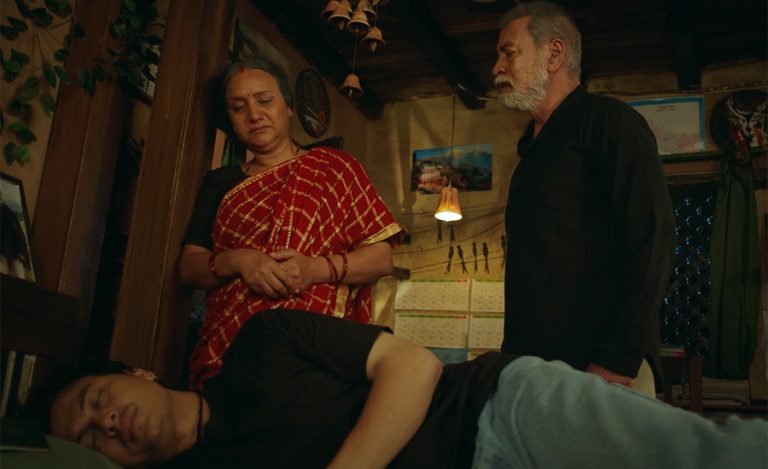 ‘आबाट आमा’ को टिजर : विदेशिन लागेको छोराप्रति आमाबुवाको स्नेह