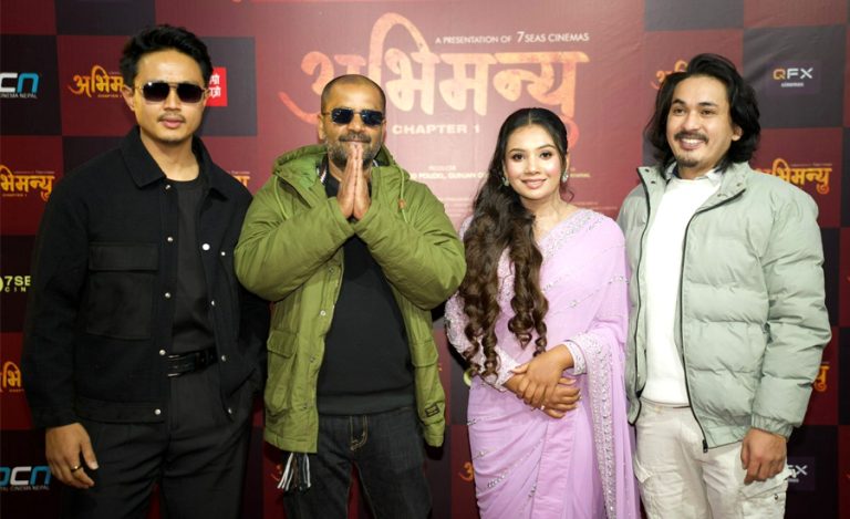 थ्रीलर फिल्म ‘अभिमन्यु’ को प्रिमियर (तस्वीर)