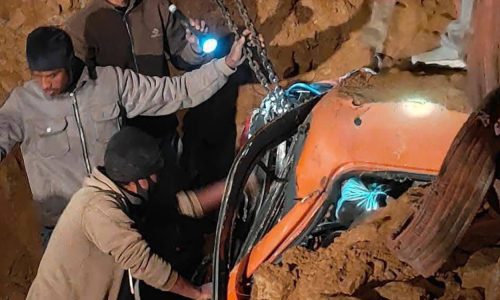 रोडाढुंगा उद्योगमा एस्काभेटरले खन्दा खस्यो पहिरो, एक जनाको मृत्यु, एक जना घाइते