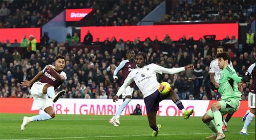 इंग्लिस प्रिमियर लिगमा एस्टन भिल्लाले म्यानचेस्टर युनाइटेडलाई हरायो