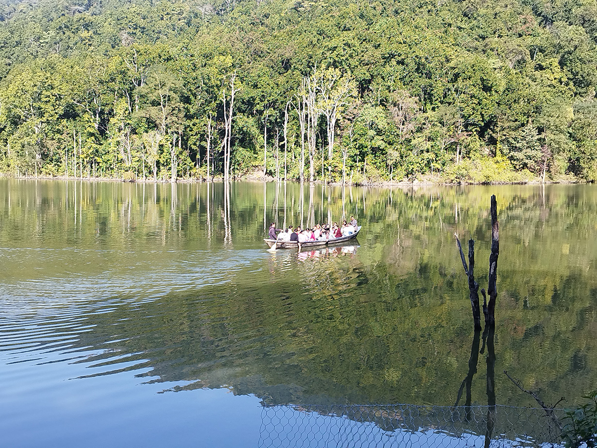 बाह्रकुने दहमा आन्तरिक पर्यटकको आकर्षण