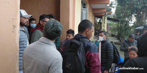 भित्र बालेन-रवि वार्ता, बाहिर बढ्न थाल्यो भिड (तस्वीरहरू)