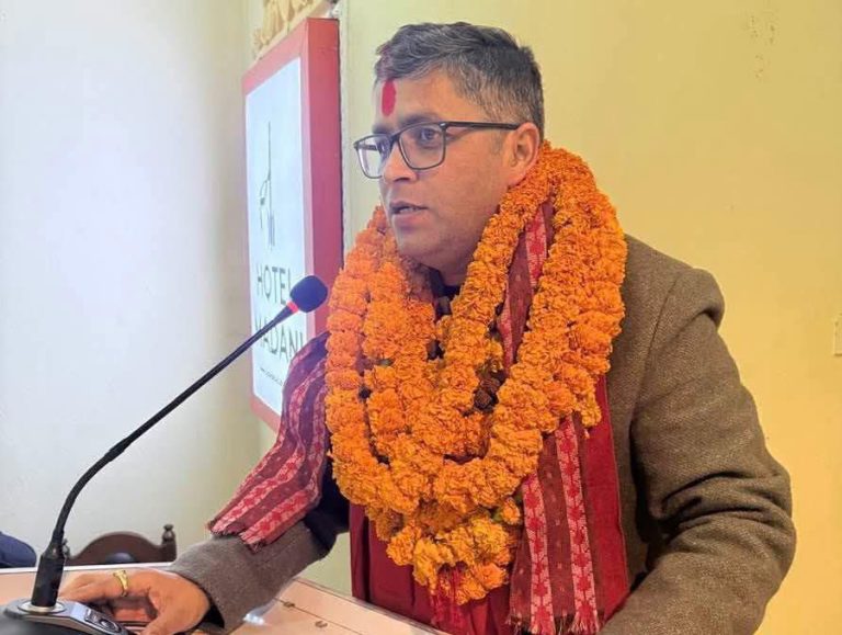 नेपाल स्वास्थ्यकर्मी संघको अध्यक्षमा दीपकराज भट्ट