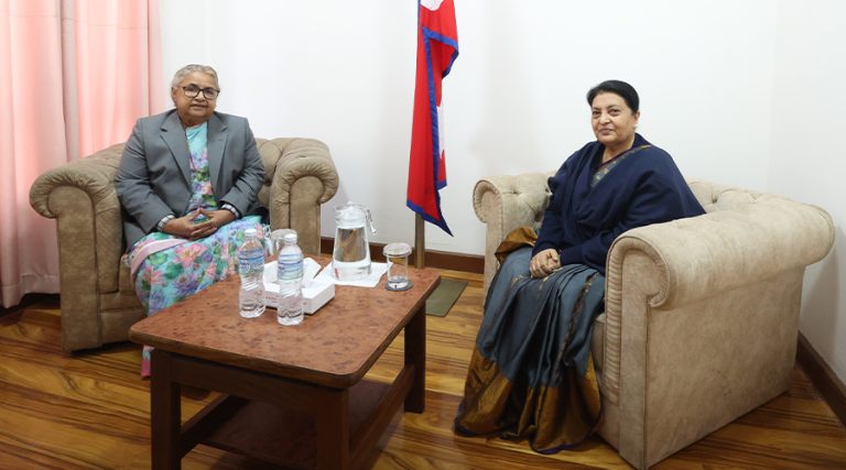 पूर्वराष्ट्रपति भण्डारी र प्रधानमन्त्री कार्कीबीच भेटवार्ता