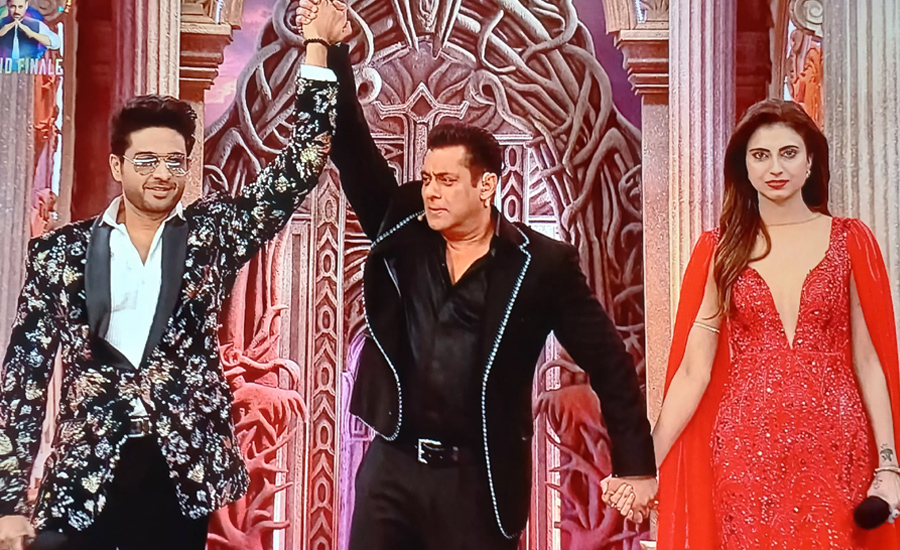 ‘बिग बोस सिजन १९’ को उपाधि गौरव खन्नालाई