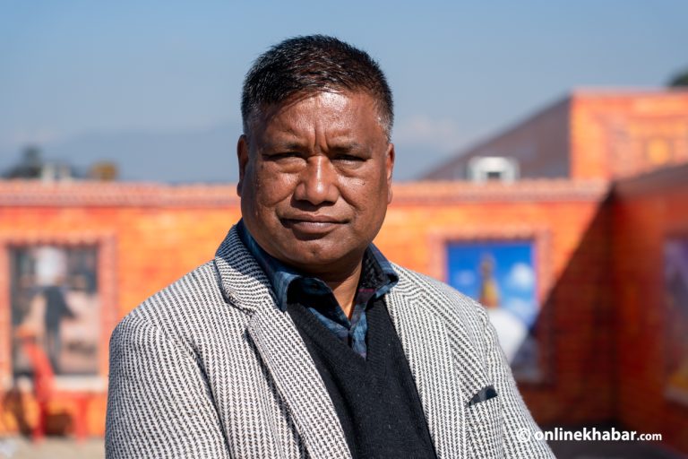 पाँचौं महाधिवेशनदेखि एमालेको मञ्च बनाइरहेका विनोद (भिडियो)