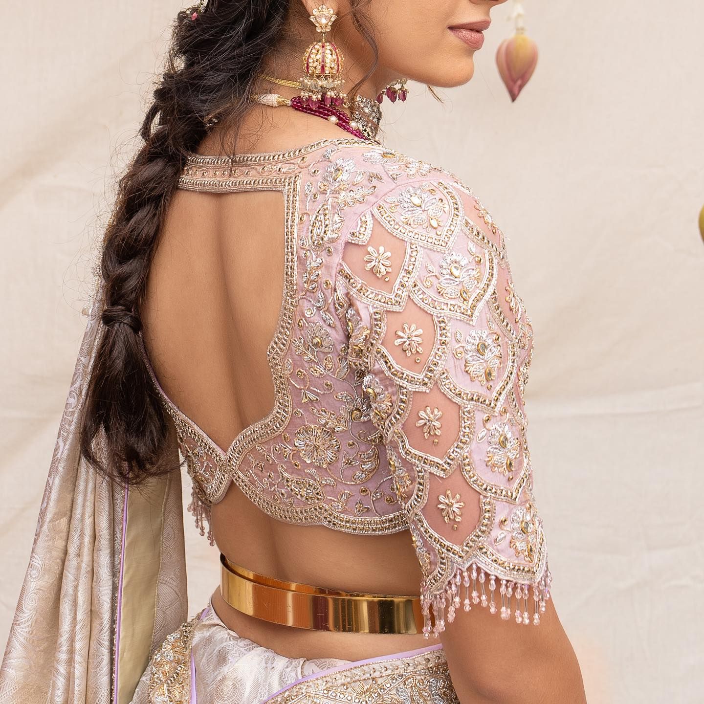 जाडोमा न्यायो बनाउने ब्लाउज थरीथरीका