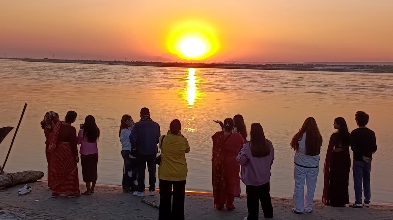 सूर्यास्त हेर्न बोराबाँध जाऔं