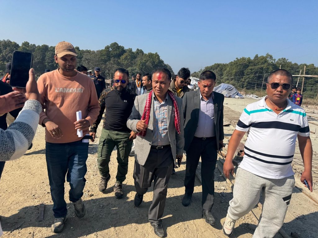 पूर्व-पश्चिम राजमार्गस्थित दुधौरा पुलको निर्माण पुसभित्र सक्ने कम्पनीको प्रतिबद्धता