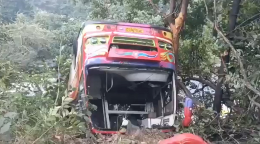भारतमा बस दुर्घटना हुदाँ ९ जनाको मृत्यु, २९ घाइते