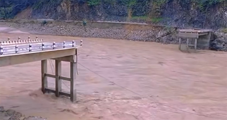 सुनकोशीको फोक्सिङटारमा अस्थायी बेलिब्रिज जडानको काम सुरु