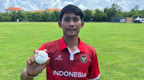 इन्डोनेसियाका प्रियान्दानाले एकै ओभरमा पाँच विकेट लिएर बनाए विश्व कीर्तिमान