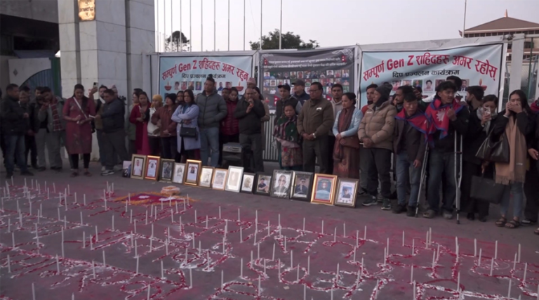 जेनजी शहीदको सम्झनामा संसद् भवन अगाडि दीप प्रज्वलन