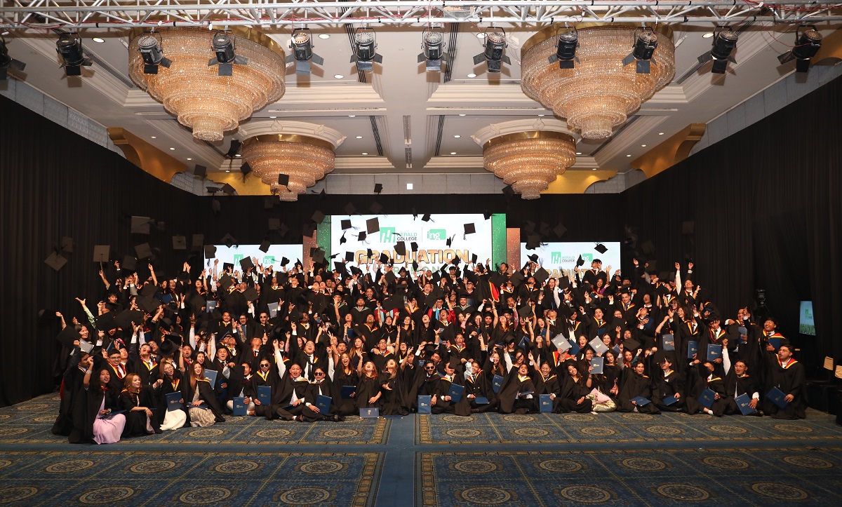 हेराल्ड कलेजको दीक्षान्त समारोह : ९०३ विद्यार्थी दीक्षित