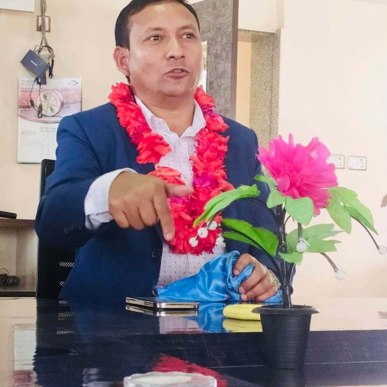 हर्क साम्पाङले गरे उपाध्यक्ष परियारलाई कारबाही