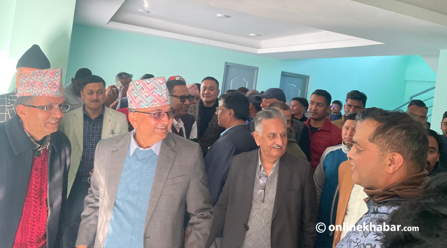 ईश्वर पोखरेलले पार्टी कार्यालयमा बुझाए नेतृत्व परिवर्तन गर्ने निष्कर्षसहितको अवधारणापत्र