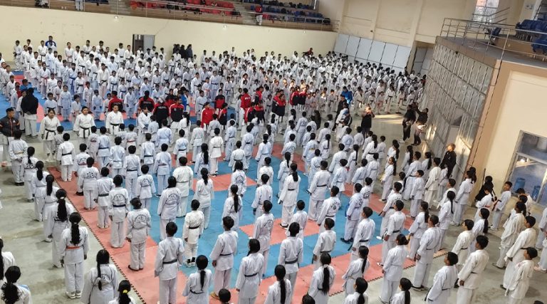 कराते : विद्यालयस्तरका ८ सय खेलाडीलाई सामूहिक प्रशिक्षण