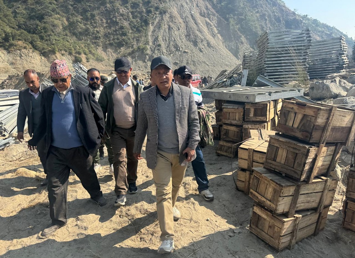 सिन्धुली र रामछाप जोड्ने खैरेनीघाटमा बेलिब्रिज जडान हुँदै