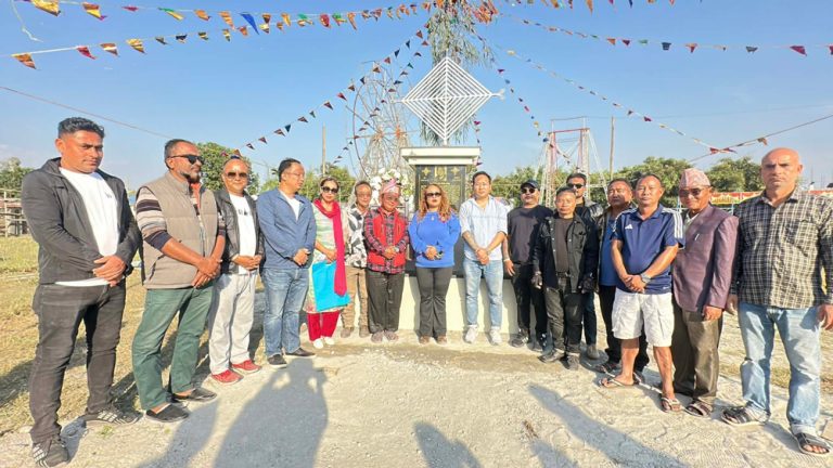 मृतकको सम्झनामा थक्लुङ परिवारले बनायो सिलाम साक्मा