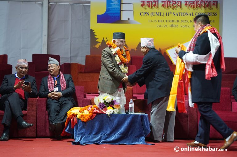 एमाले निर्वाचन : अध्यक्ष ओलीसहित निर्वाचित पदाधिकारीको शपथ तयारी (तस्वीरहरू)