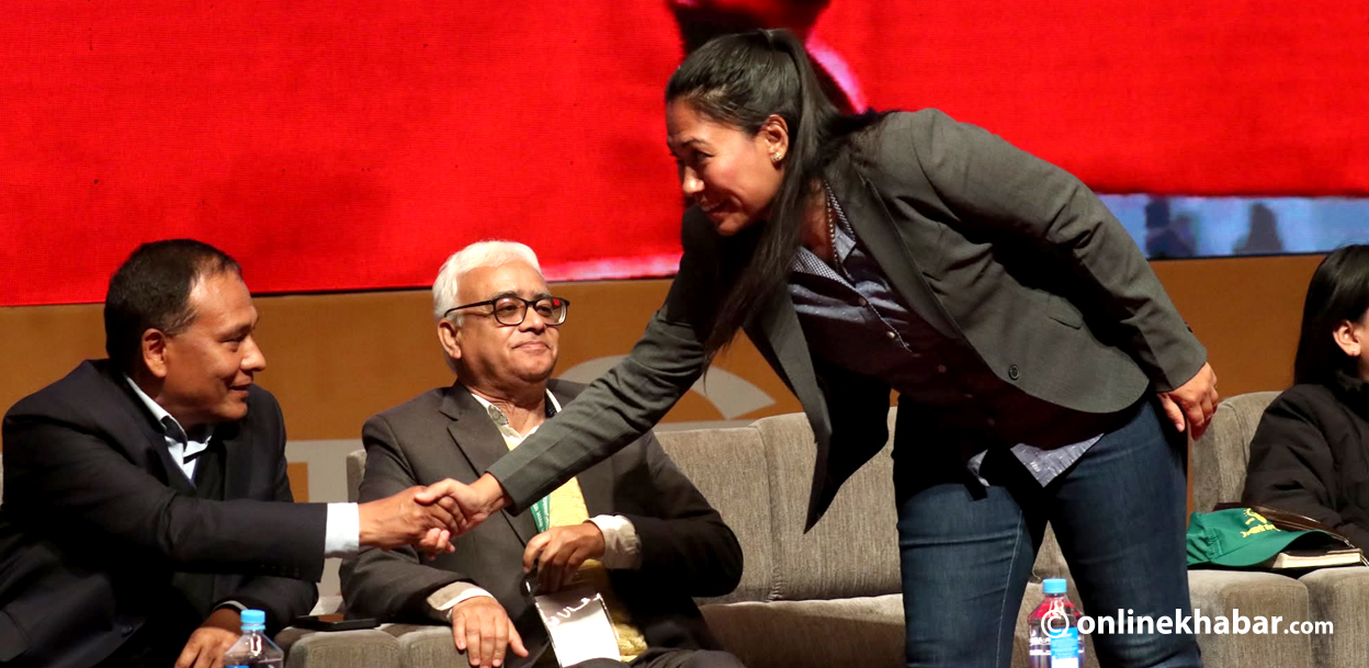 कुलमानको पार्टी घोषणा सभामा पुगिन् सुमना श्रेष्ठ