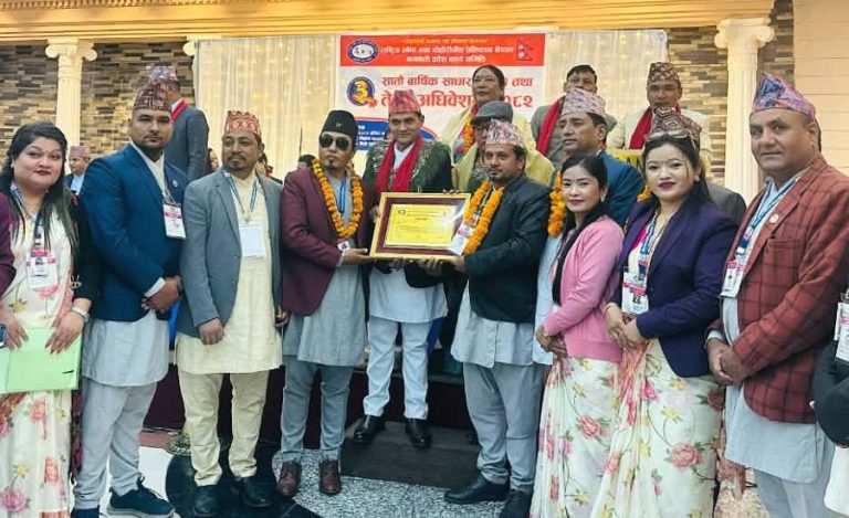 लोक तथा दोहोरी गीत प्रतिष्ठान बागमती प्रदेशद्वारा चितवनलाई उत्कृष्ट जिल्लाको सम्मान