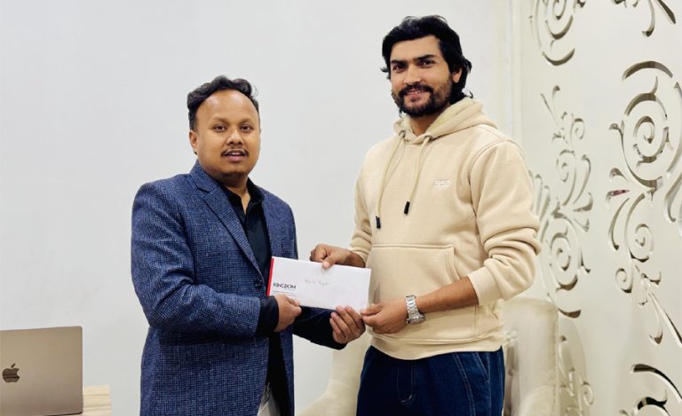 महेश त्रिपाठीले साइन गरे ‘शिरजरा’