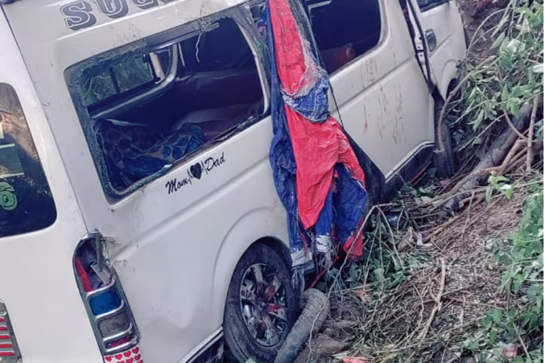 धादिङमा माइक्रोबस दुर्घटना, ११ जना घाइते