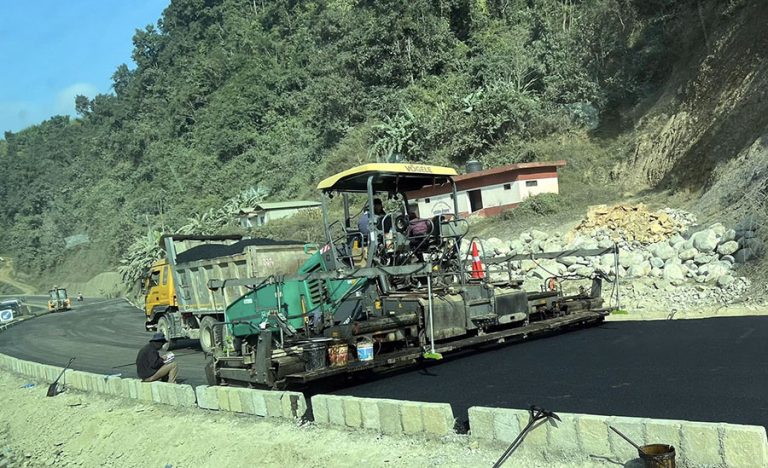 मुग्लिन पोखरा सडक : पश्चिम खण्डको मौरीओडारमा कालोपत्र सुरु