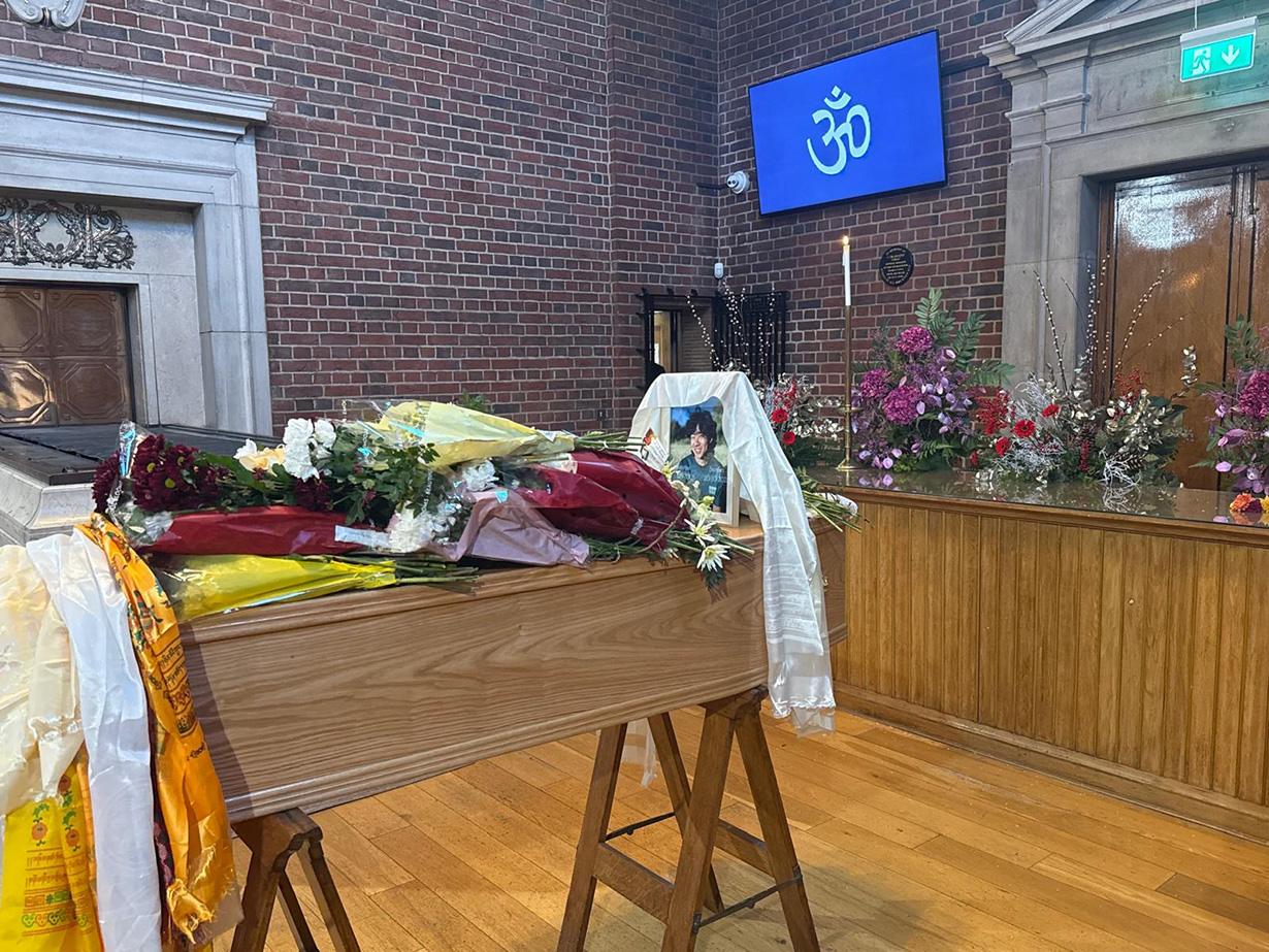 लन्डनमा सडक दुर्घटनामा मृत्यु भएका नेपाली विद्यार्थीको अन्त्येष्टि