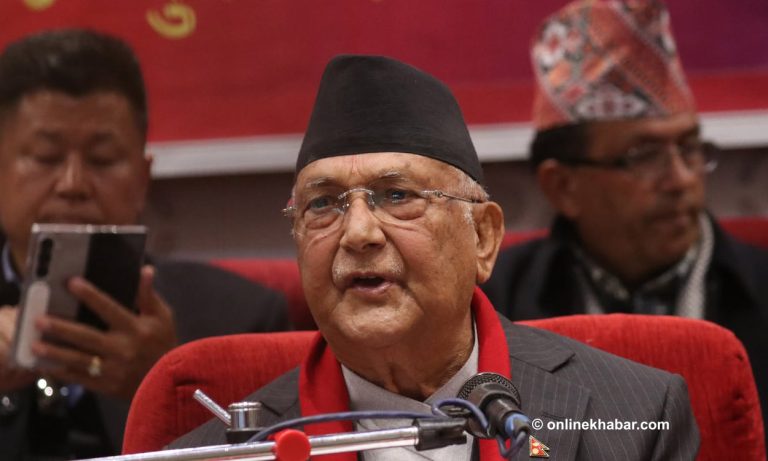 केन्द्रीय सदस्यलाई हकार्दै ओलीले भने: बैठकभित्र मोबाइल बज्नुहुुँदैन