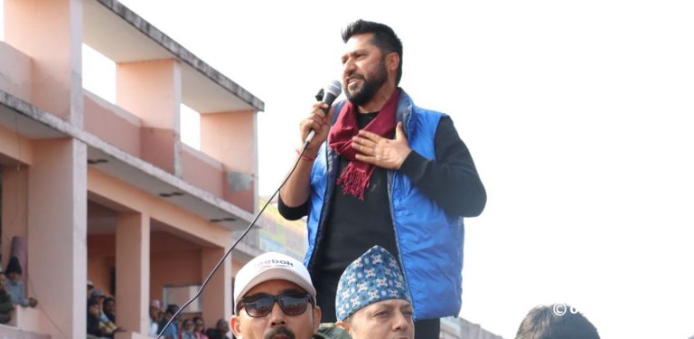 काठमाडौं आइपुगे रवि, जेनजी घाइते र शहिद परिवार भेट्ने