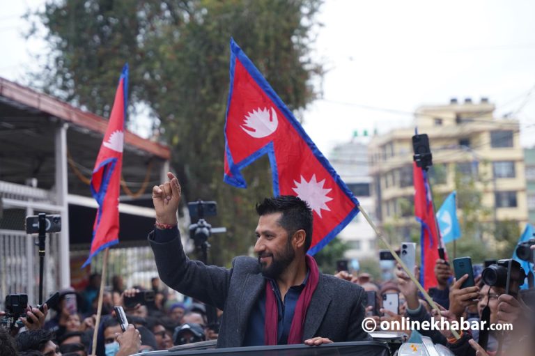 संसद् पुनर्स्थापना भन्दै षड्यन्त्रको आँखा नचम्काइयोस् : रवि लामिछाने