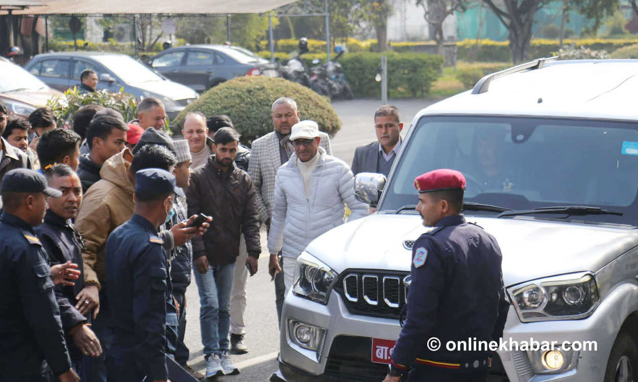 बयान दिन जाँचबुझ आयोगमा रमेश लेखक (तस्बिरहरू)