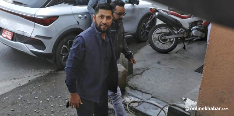 बालेनसँग वार्ता सकेर निस्किए रवि