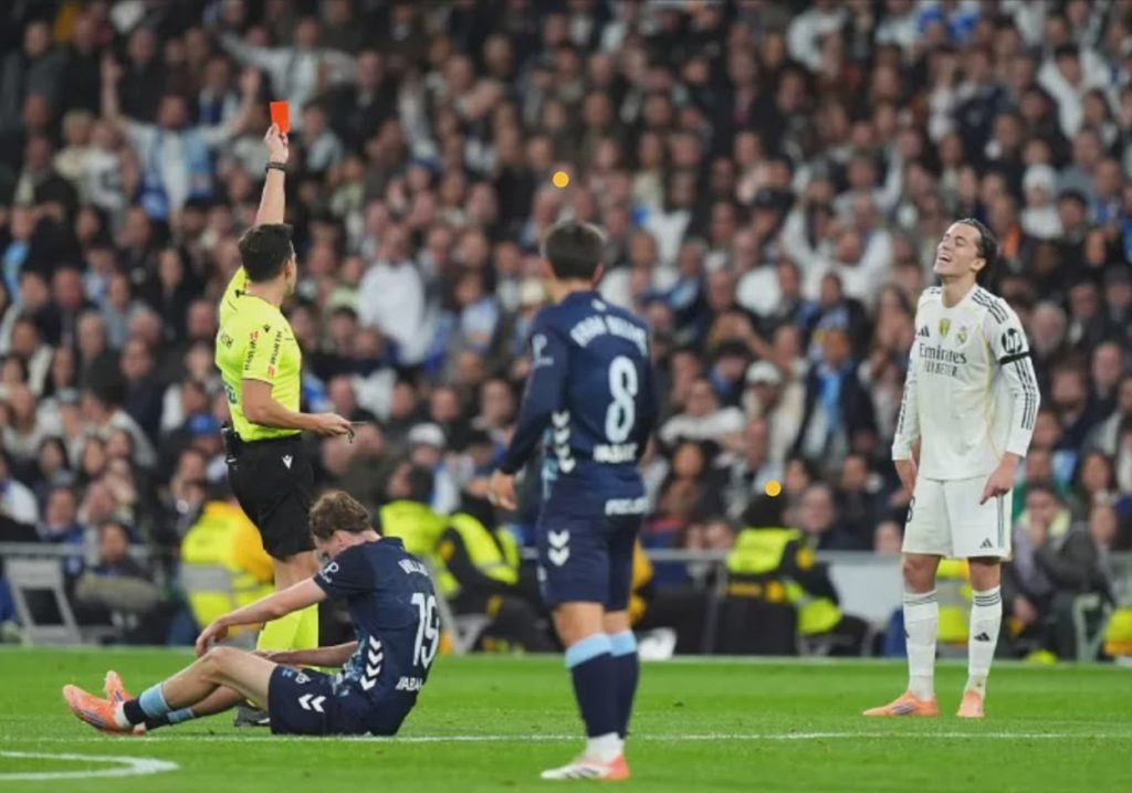 सेल्टा भिगोसँग रियल मड्रिडको हार, दुई खेलाडीलाई रातो कार्ड