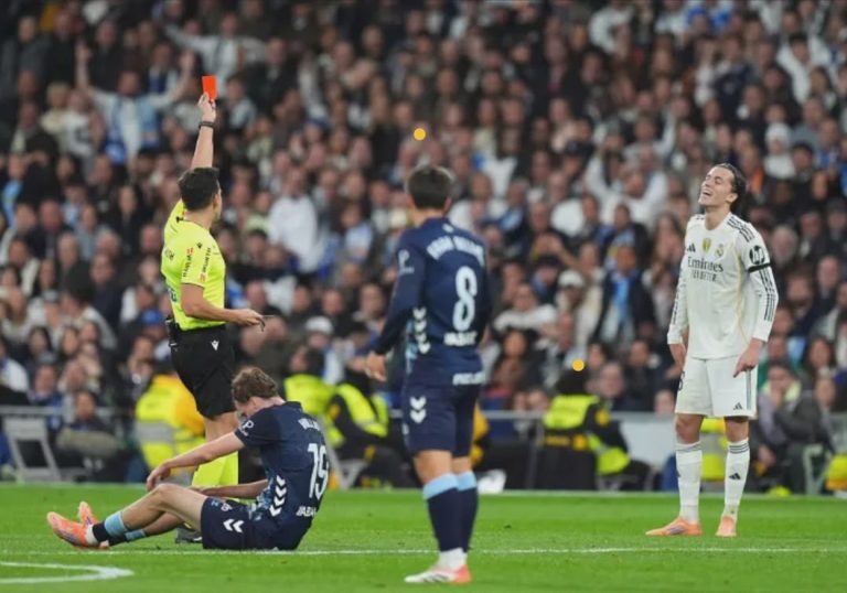 सेल्टा भिगोसँग रियल मड्रिडको हार, दुई खेलाडीलाई रातो कार्ड