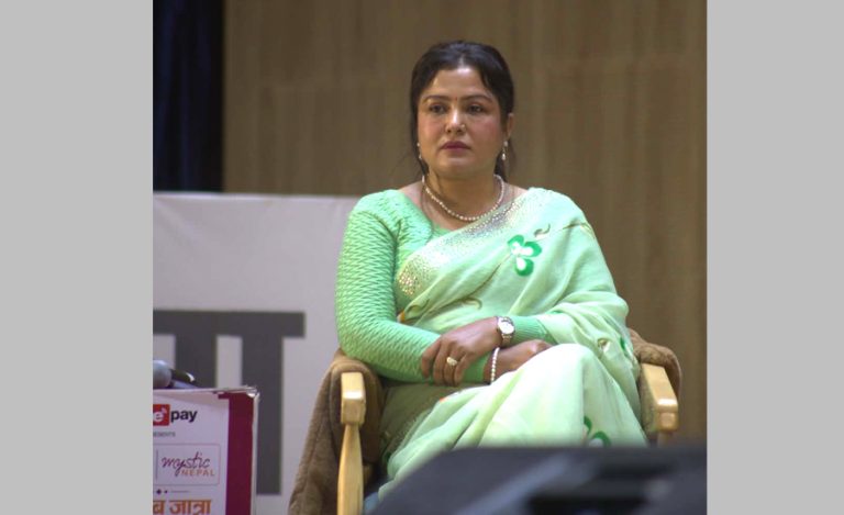 निर्वाचनमा होमिन्न, फिल्ममै सक्रिय रहन्छु : रेखा