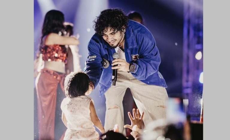 ‘गुलाबी साडी’ गायक सञ्जु राठोड पोखरामा गुञ्जिने